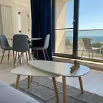 Azure Sea Apartment *