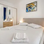 Azure Sea Apartment Mamaia
