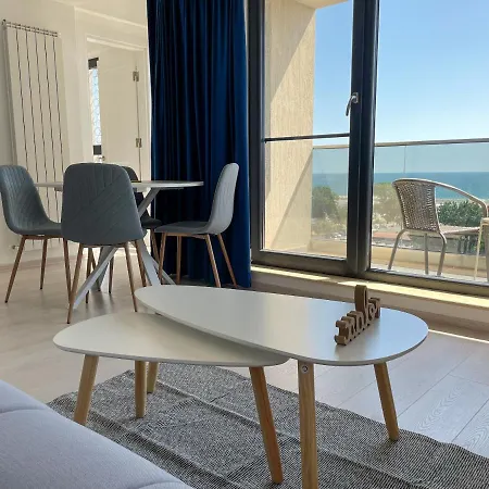 Azure Sea Apartman *