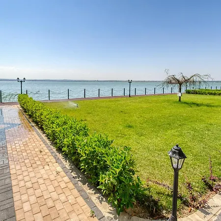 Azure Sea Mamaia